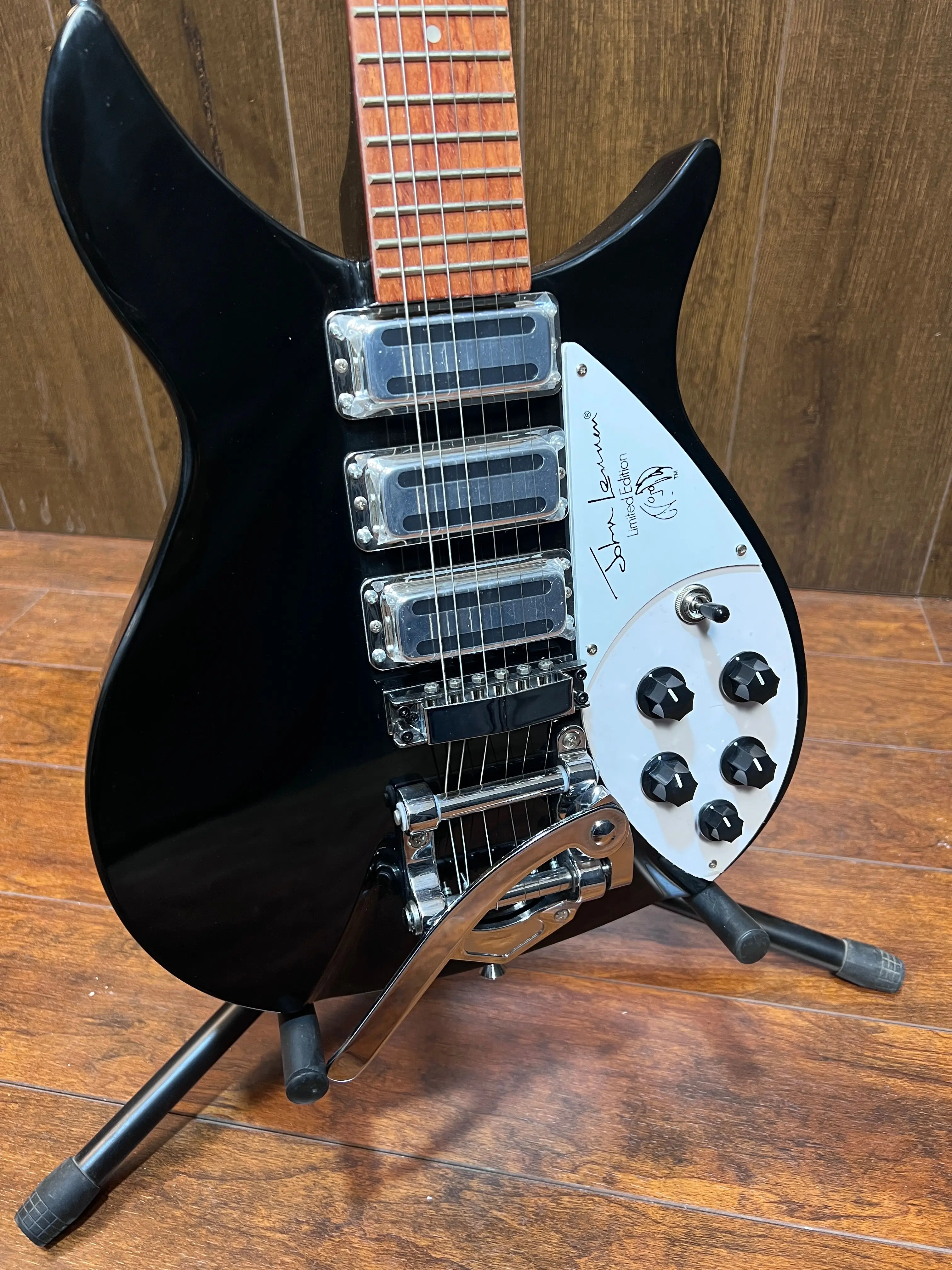 

Rickenbacker 325 Electric Guitar With Tremolos System Bridge Black Color High Quality Guitarra Free Shipping