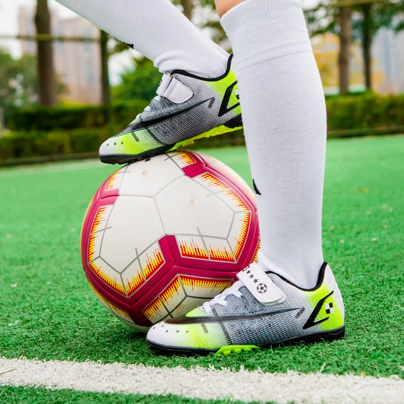 10 year old Boy Turf Soccer Shoes Outdoor kids Football Sneakers Breathable Cleats Soccer Shoes for Children crampon football