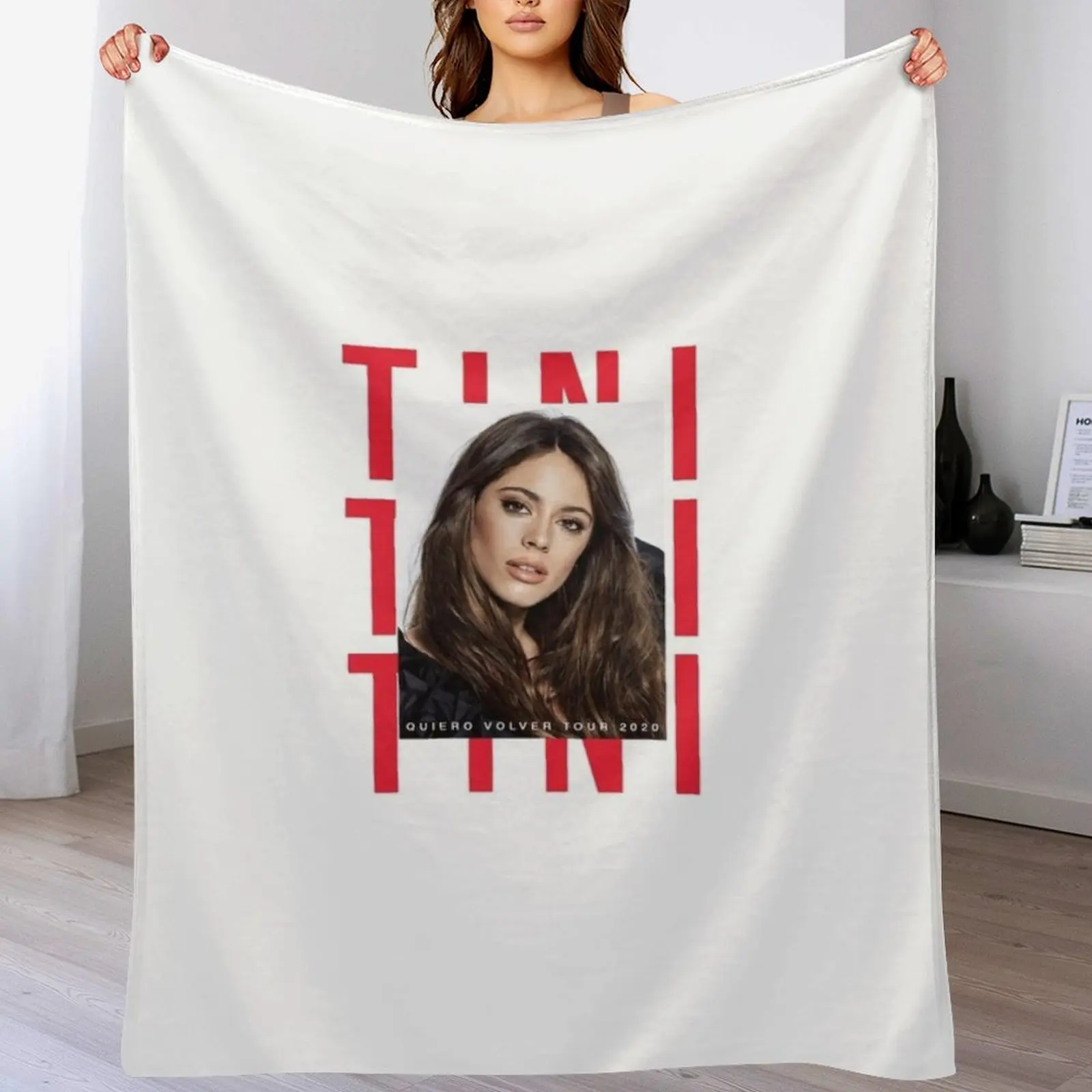 Роскошное утолщенное аниме одеяло Tini - Quiero снова Tour Merch
