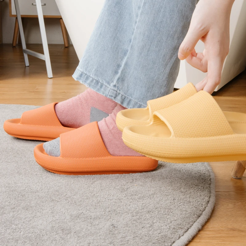 New Men and Women House Slippers Thicker Mens Bathroom Shoes Quick Dry Casual Summer Beach Sandals Water Shoes EVA Anti-slippery