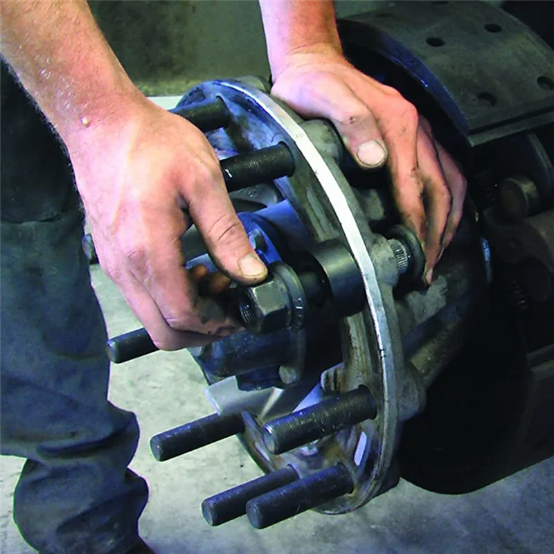 Установщик колесных шпилек 28950. Замените колесные шпильки грузовика диаметром до