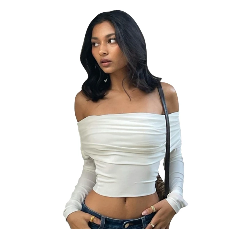 

Женский укороченный топ с открытыми плечами и длинным рукавом