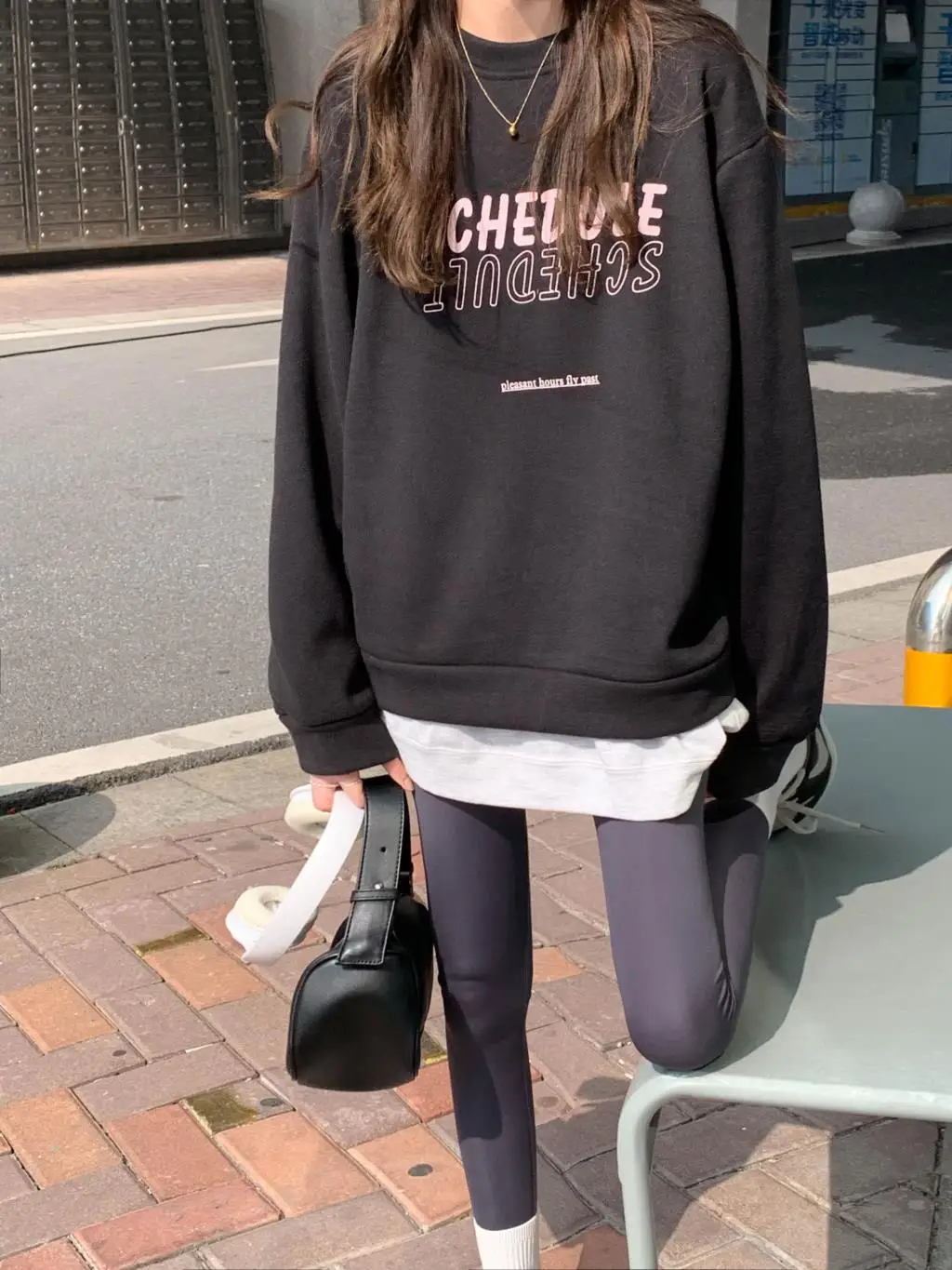 

A Autumn and winter 2021 new round neck Plush thickened loose thin sweater women's top