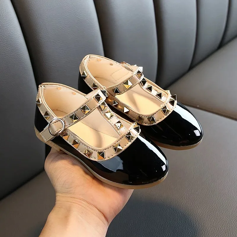 

2022 New Girls Sandals Rivets Single Shoes Kids Leather Shoes children nude sandal toddler Girls Princess Flat Dance Shoes