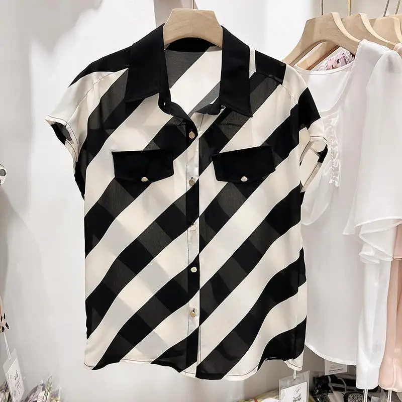 Женская рубашка-поло в полоску с коротким рукавом