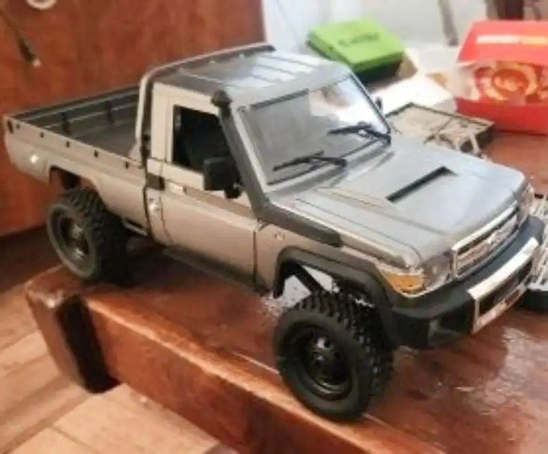 Радиоуправляемый внедорожный гусеничный автомобиль MN82 1:12 2 4G 4WD