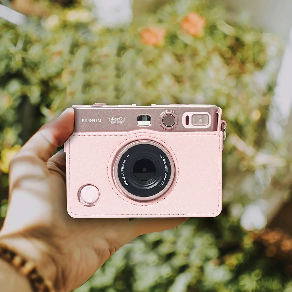 Фото Защитный чехол-кроссбоди для камеры Fujifilm Instax Mini EVO, цвет вишневый цвет/светло-розовый №3