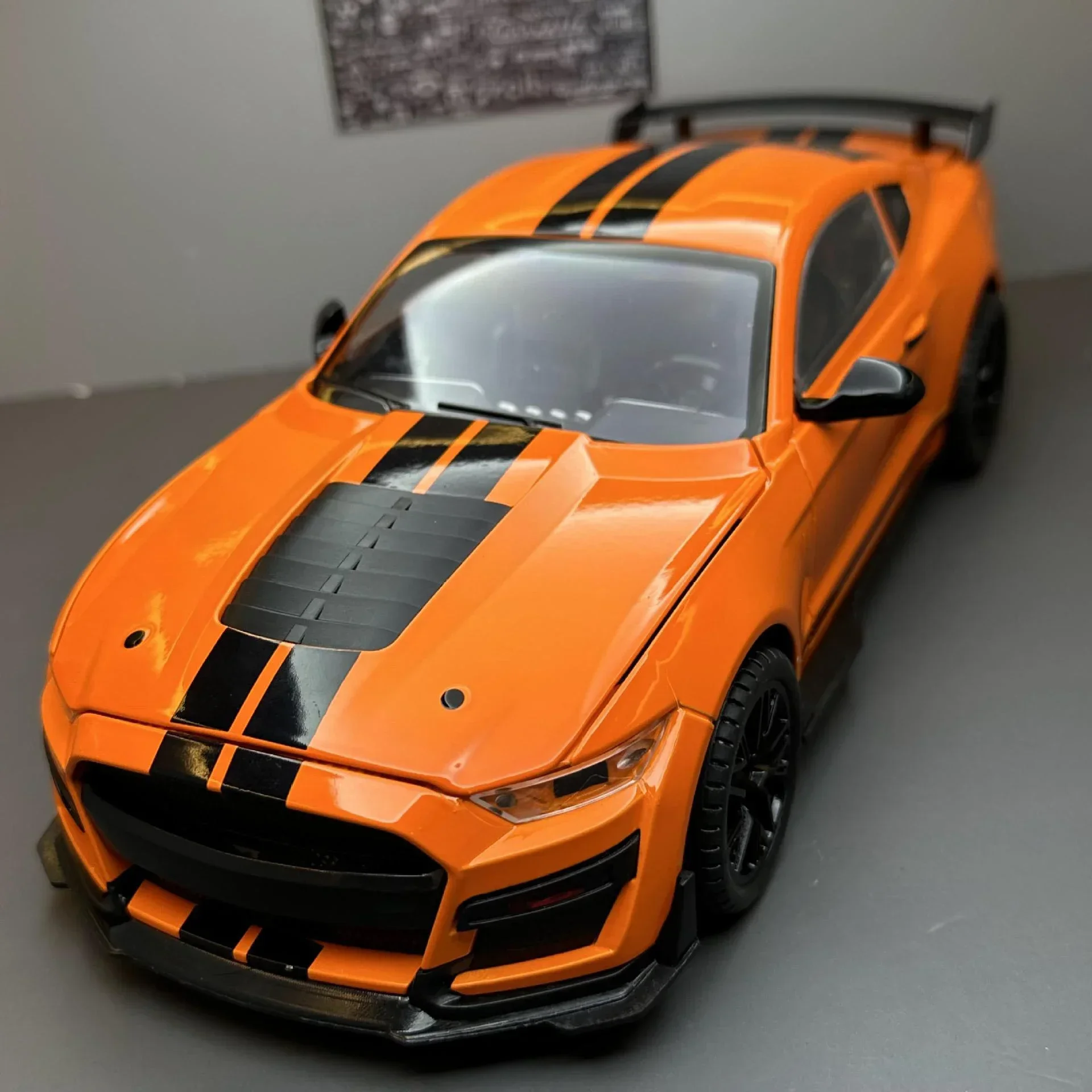 Крупные миниатюры 1:18 Ford Mustang GT500 модель литая металлическая автомобиля из сплава