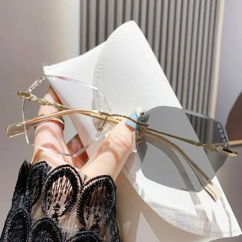 Очки для близорукости без оправы фотохромные меняющие цвет в оправе оверсайз