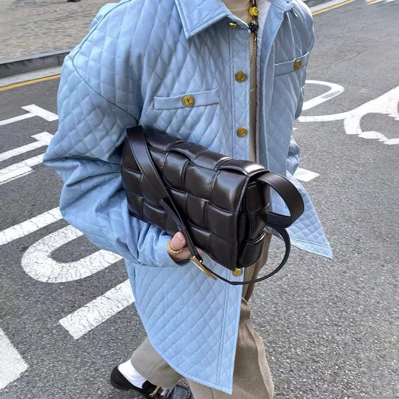 

Роскошная мужская сумка через плечо с металлической цепочкой, Женская замшевая кожаная сумка, чехол-подушка, Портативная сумка для мужчин и...