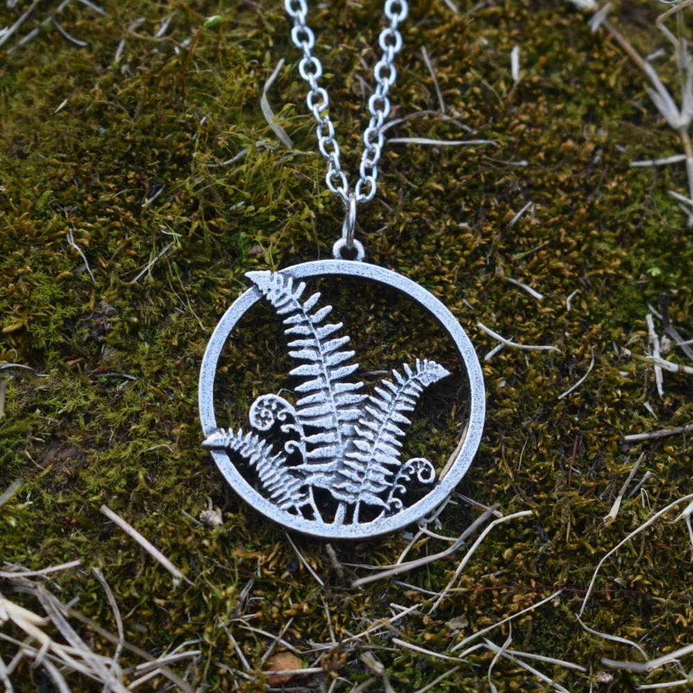 Ожерелье с подвеской в виде животного |