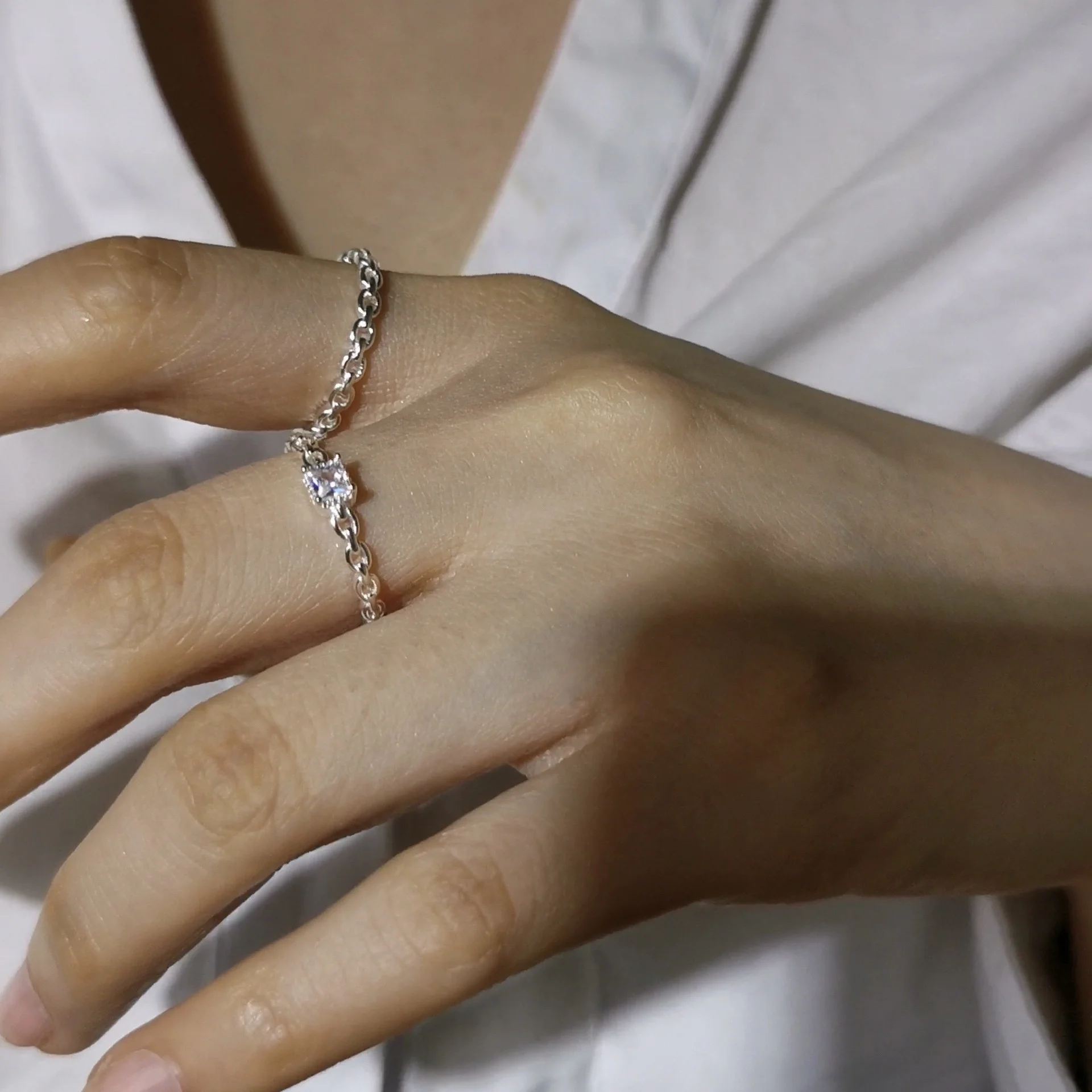 

White silver chain hollowed out Dongda ring with diamond closed mouth 925 Sterling Silver Disco Light luxury temperament cold