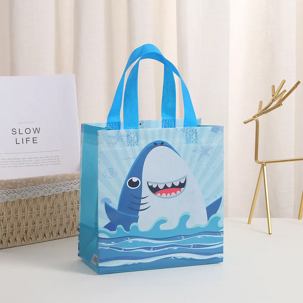 

Набор подарочных сумок с акулами 4 шт.
