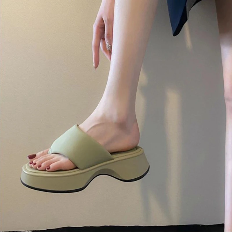 Summer New Women's Thick Soled Herringbone Slippers High Anti-skid Slippers Thick Soled Platform Solid Color Women's Sandals
