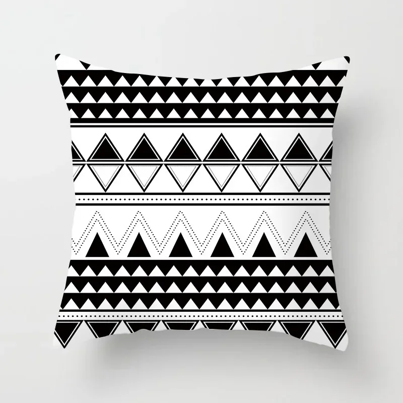

Полиэстерная декоративная наволочка Black and White Geometric 40x40 см