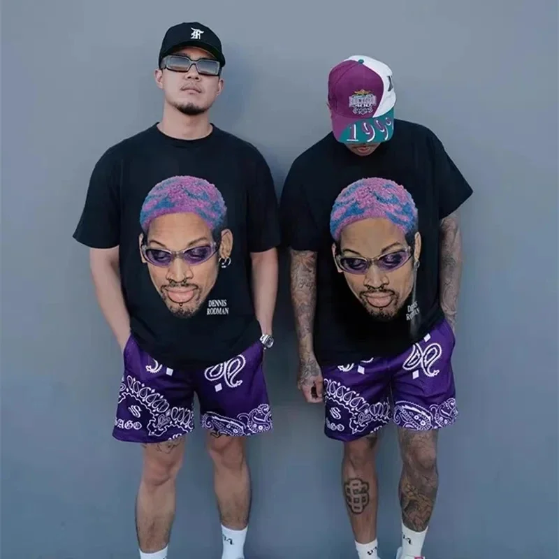 Хлопковая мужская футболка со светлыми надписями в стиле хип-хоп