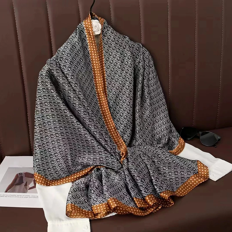 Женский шелковый шарф