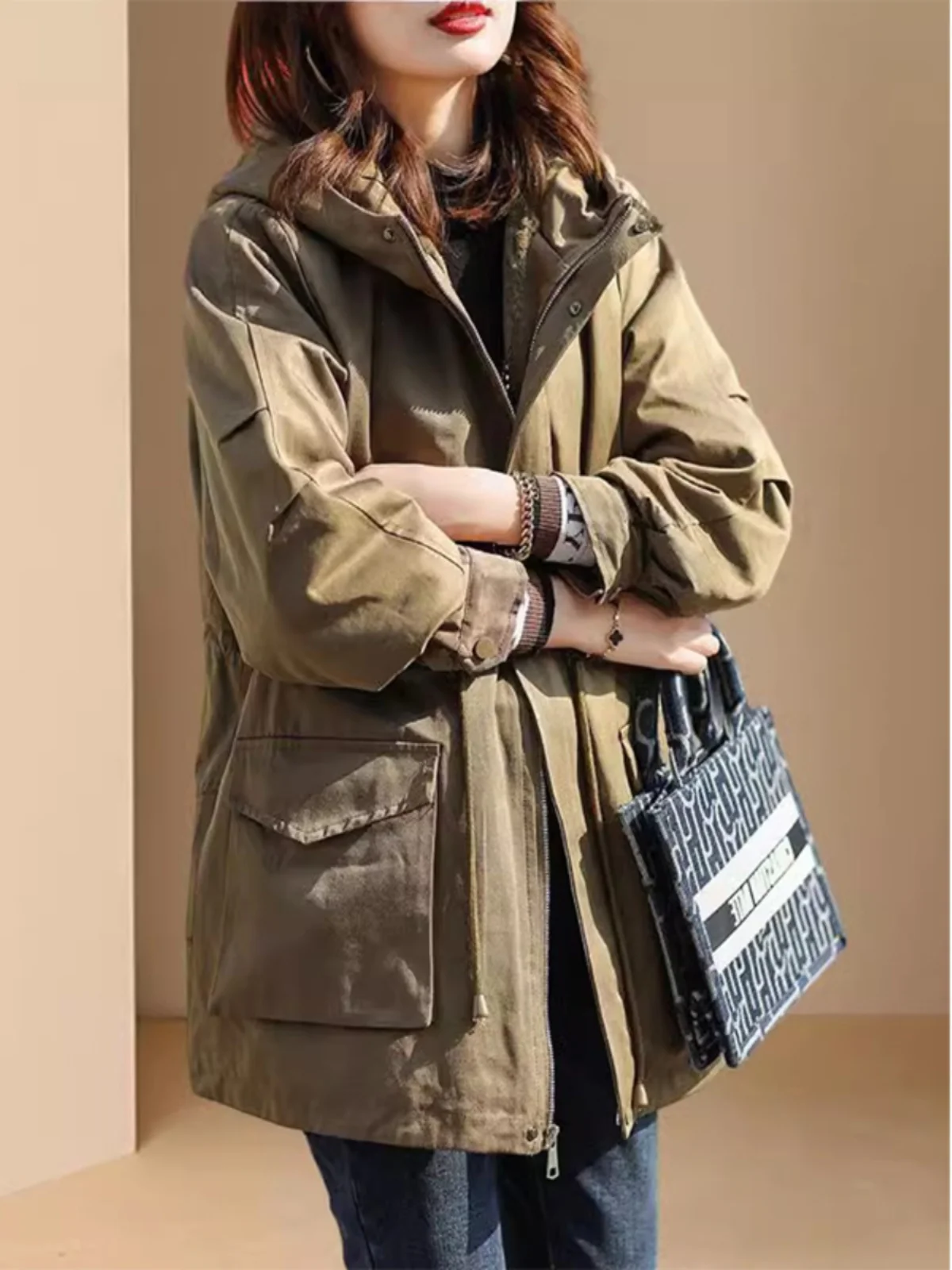 Зимняя женская верхняя одежда средней длины утолщенная парка на флисовой