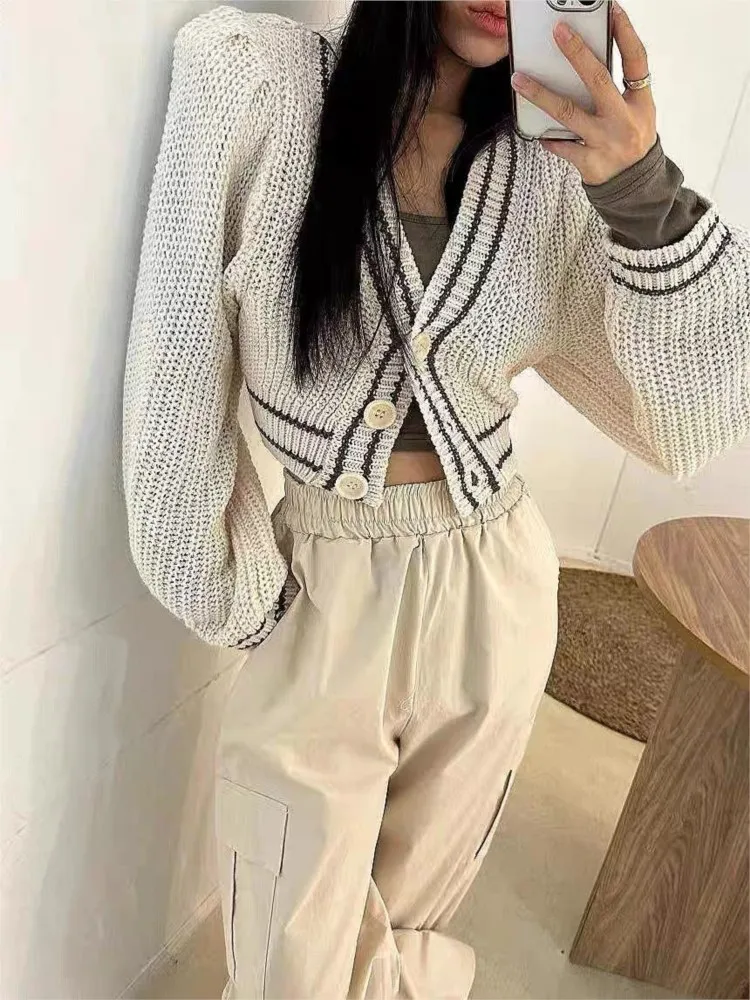 

Knitted Short Sweater Women Fashion Single Breasted Cardigan Sweaters Autumn Winter 2023 Casual Loose V-Neck Bubble Sleeve Tops