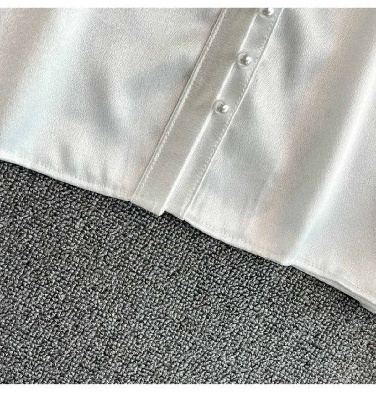 Женская атласная блузка свободная рубашка с длинными расклешенными рукавами