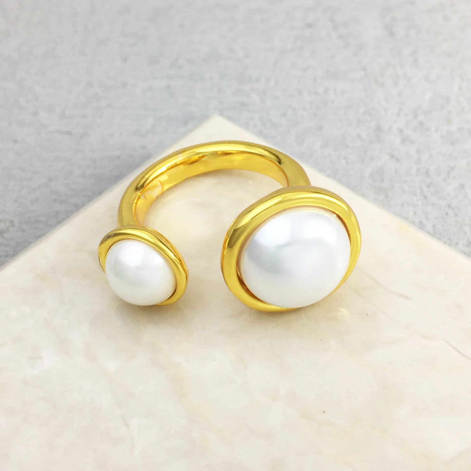 Unode 50 Pearl Elegant Fashion Gold Round Ring for Women