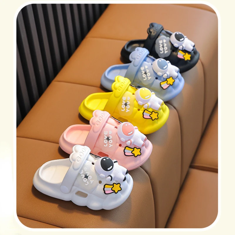 

2023 Summer Children's Sandals Cartoon Anti slip Comfortable and Breathable Cute Slippers Garden Beach Soft and Quick Drying