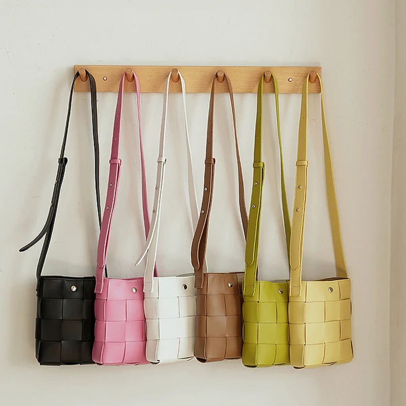 

2023 New Candy Color Korean Woven Shoulder Bags for Women Mini Flap Bag Sweet Versatile Crossbody Bags Casual Mobile Phone Bag