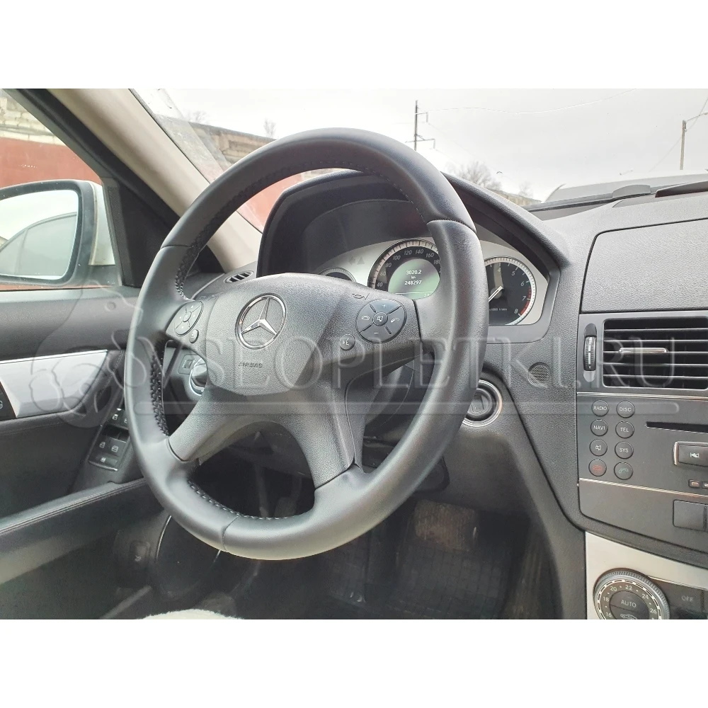 Оплетка на руль &quotMercedes Benz W204 S204" (Мерседес Бенц B204 C204) для кожаного руля - черная