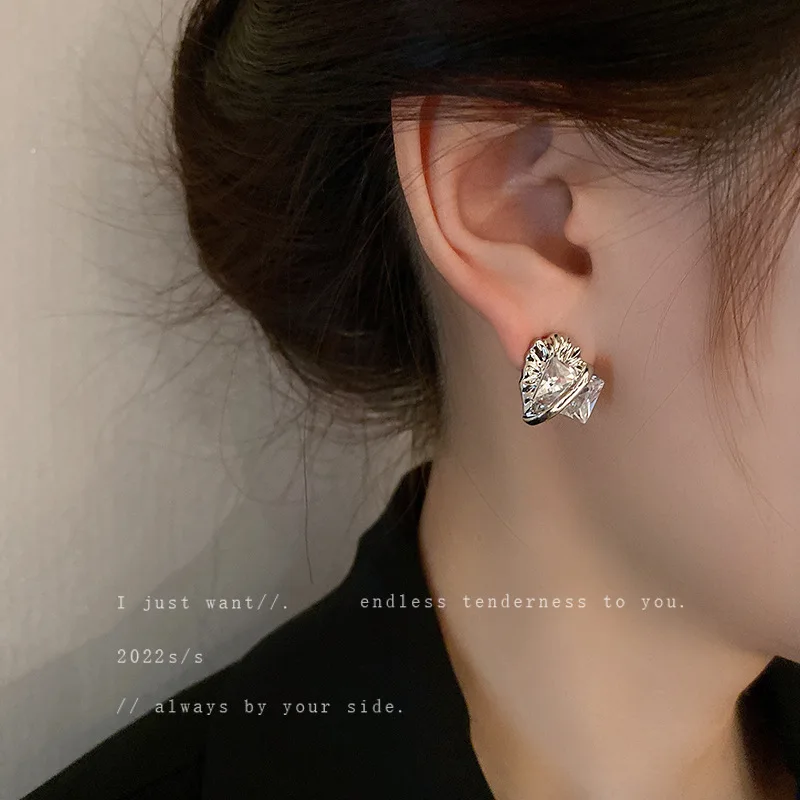 

Sweet Cool Style AAA Zircon Gold Color Half Heart Earrings for Woman Y2K Square Zircon Silver Half Love Stud Earrings Jewelry