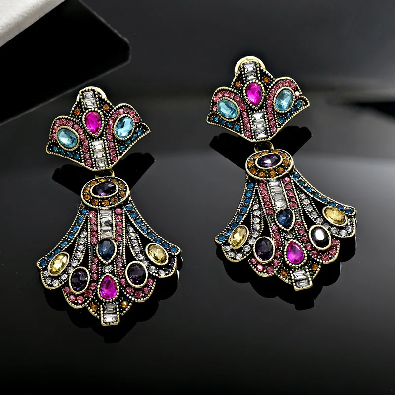 

Scalloped Diamond Earrings