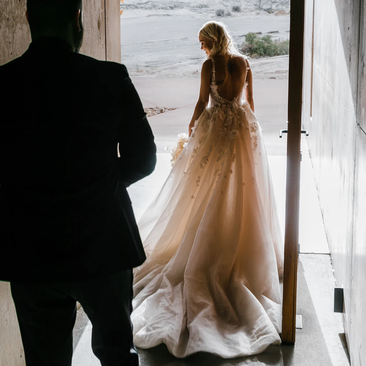 Пышное вышитое свадебное платье с овальным вырезом и трусами прозрачный топ