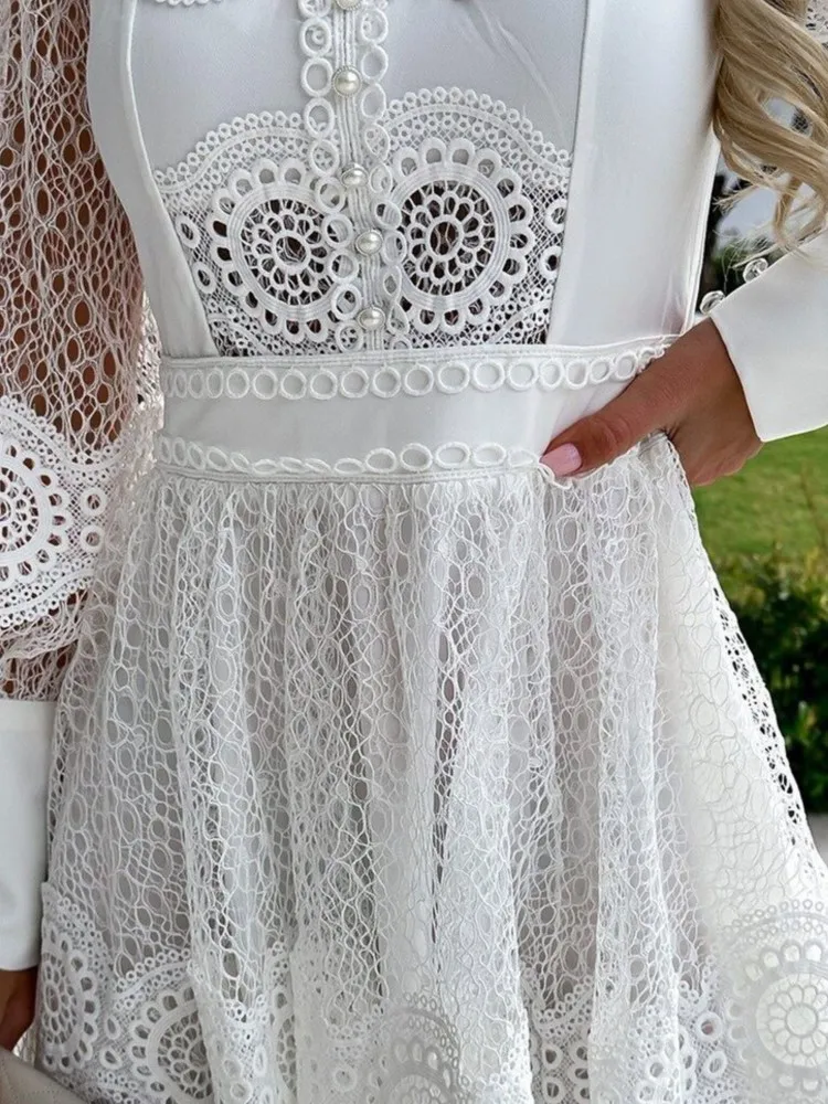 Платье-мини женское однотонное кружевное пикантное короткое элегантное в стиле