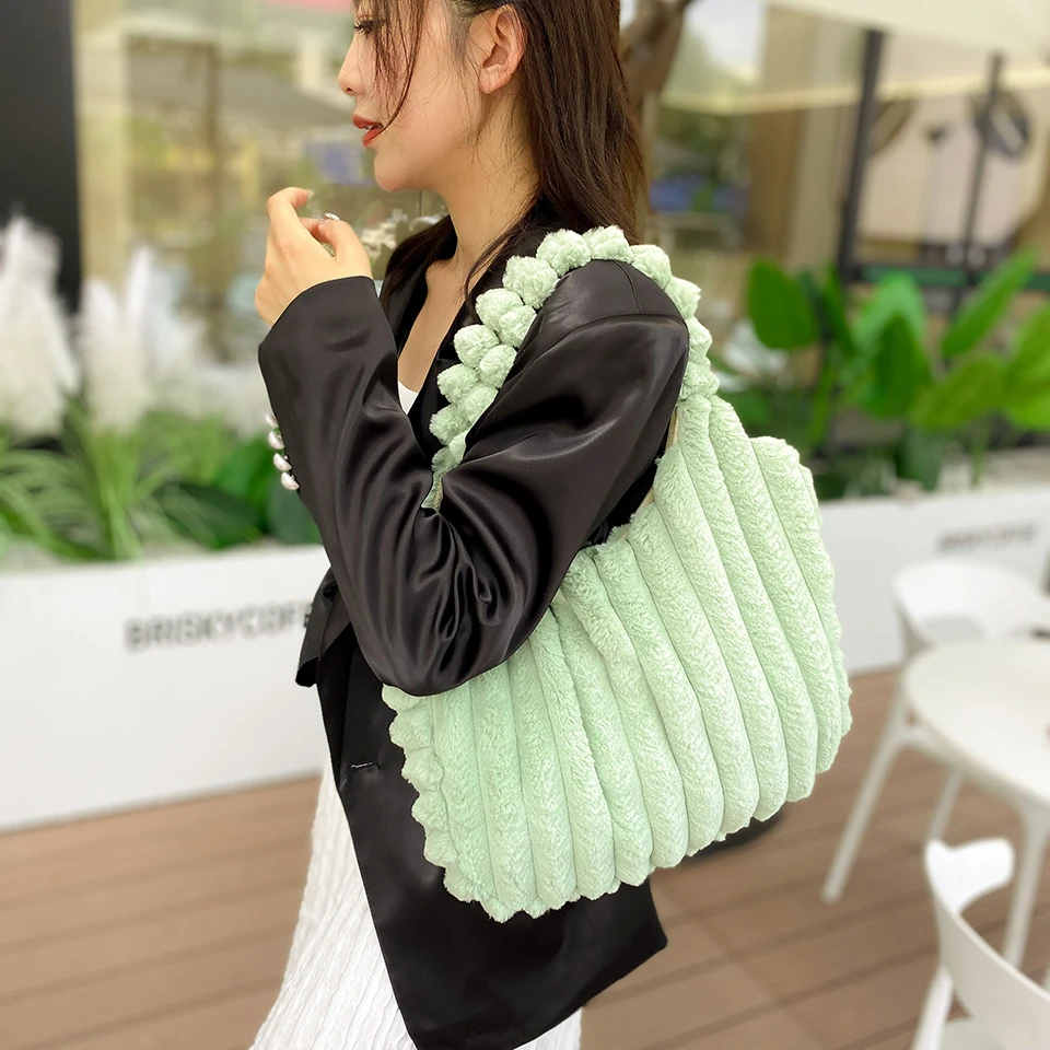 

Plush Tote Women's Bag 2023 Winter Black Fluffy Furry Luxury Designer Handbag Y2K Faux Fur Shoulder Bag Warm Purses Shopping Sac