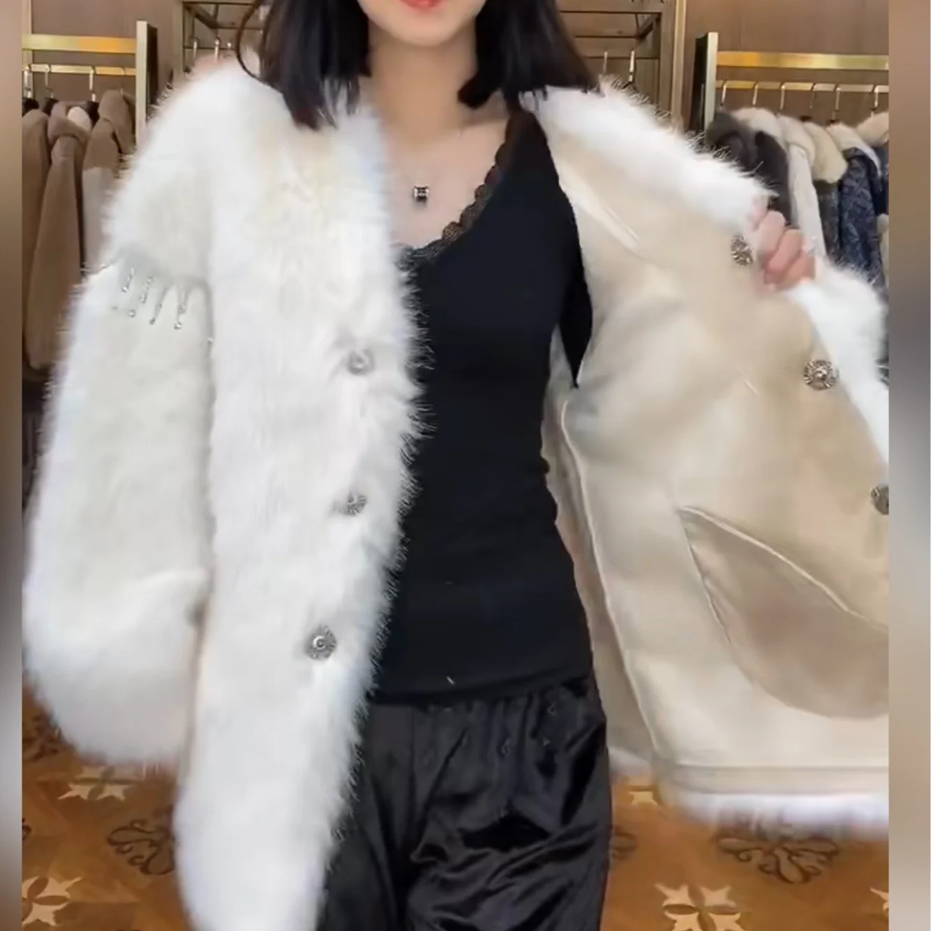 Рисунок 6 - Зимняя меховая женская куртка с длинным рукавом