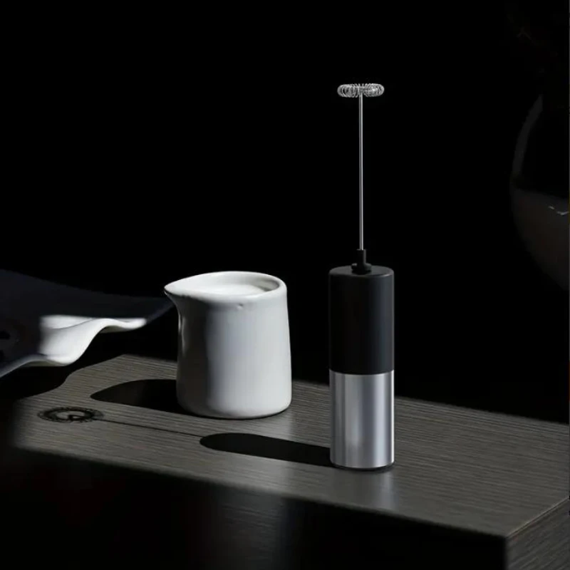 Портативный Электрический вспениватель молока ручной с венчиком из нержавеющей стали и металлической подставкой низкий уровень шума 2x AAA батареи в комплект не входят