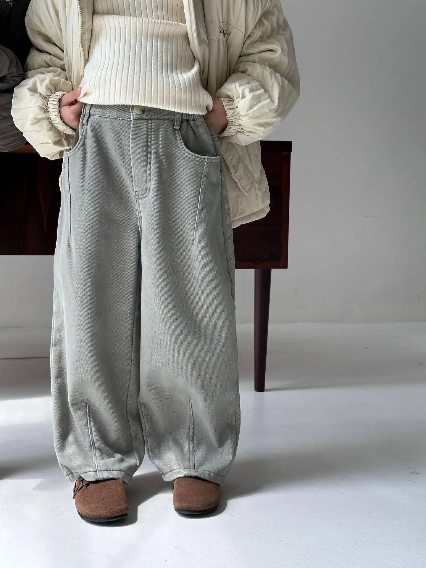 Детские брюки с бархатом новинка 2024 осень-зима мешковатые простой стиль