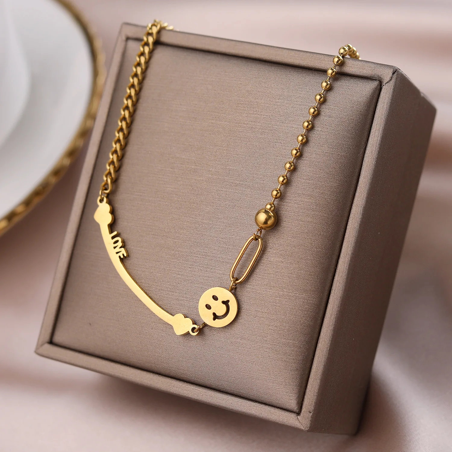 

ENSHIR 316L Stainless Steel Arrow Love Clavicle Necklace Valentine's Day Ladies Necklace Jewelry Gift Wholesale