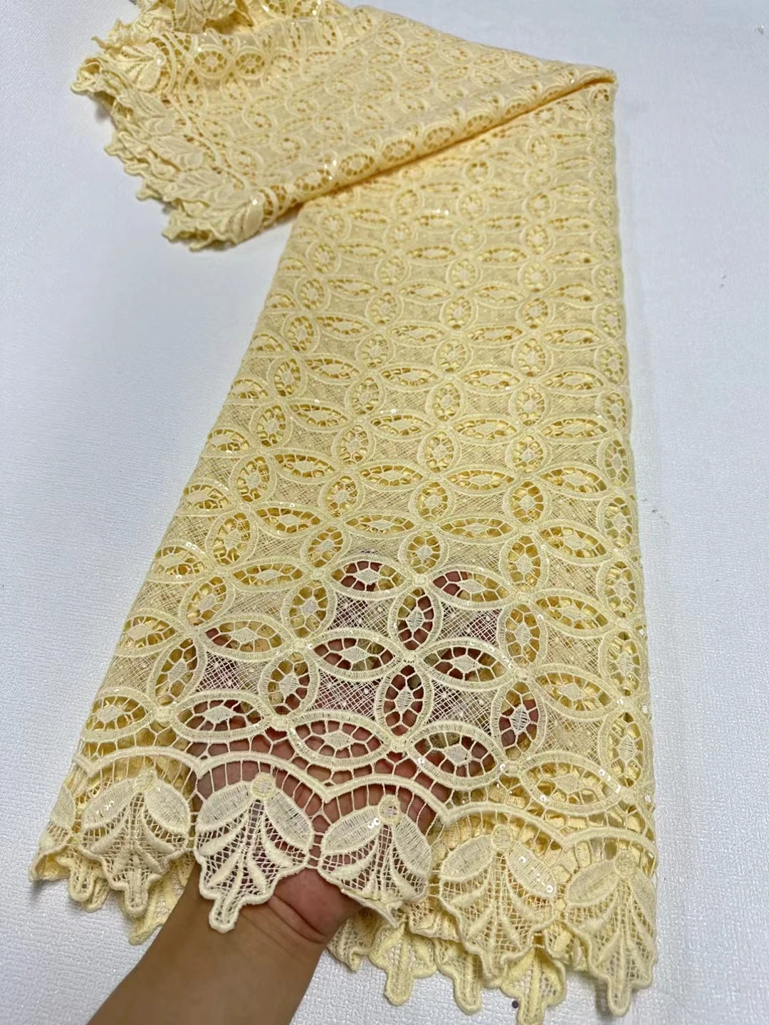 Новый превосходный дизайн нигерийское водорастворимое тюлевое кружево Лидер