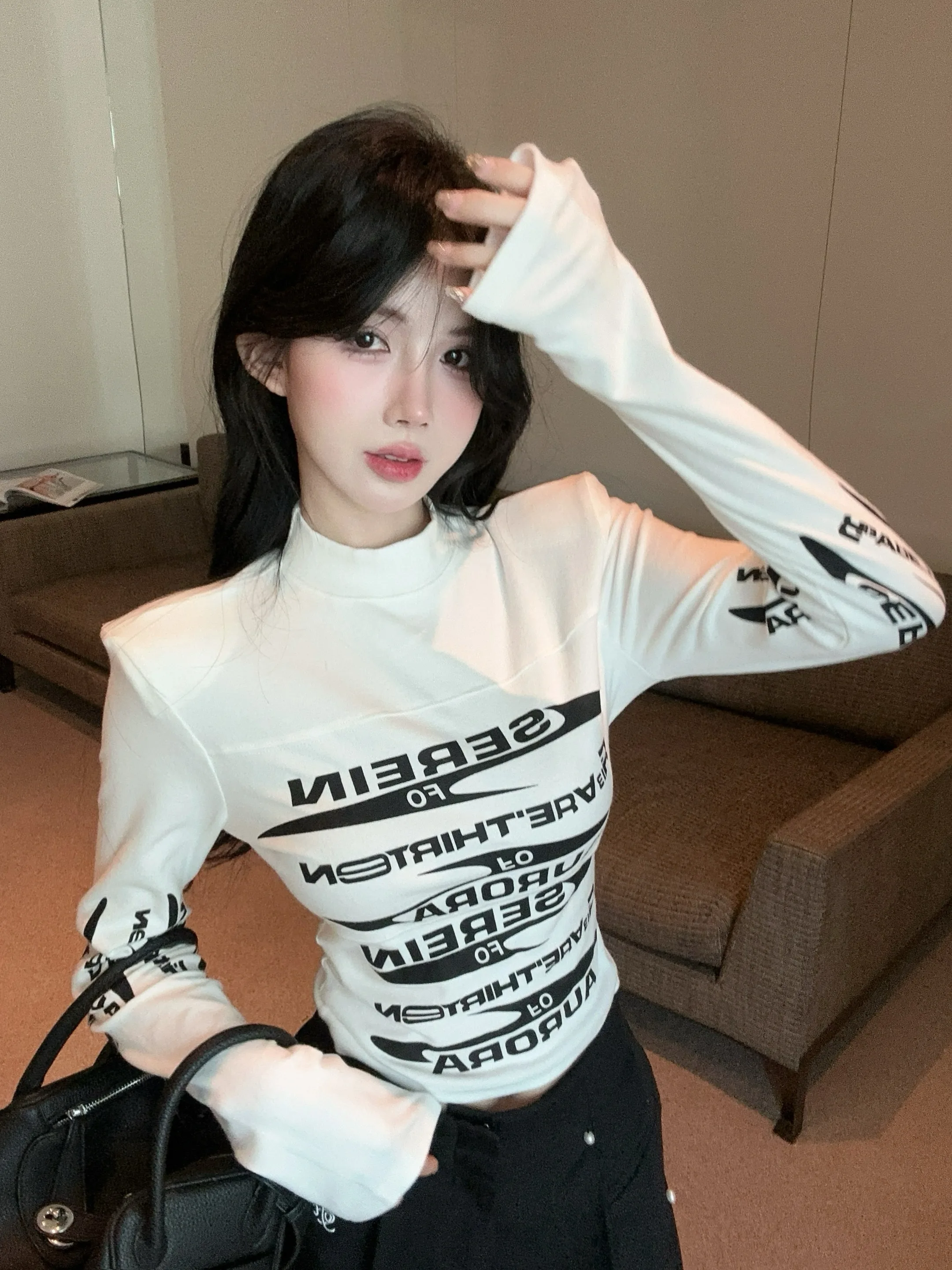 Женская футболка с черно-белыми буквами American Design Sense Sweet and Spicy осенний принт