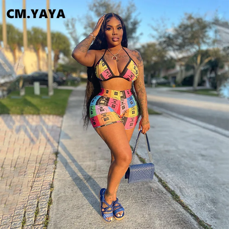 

Женский спортивный костюм-двойка с бюстгальтером и шортами