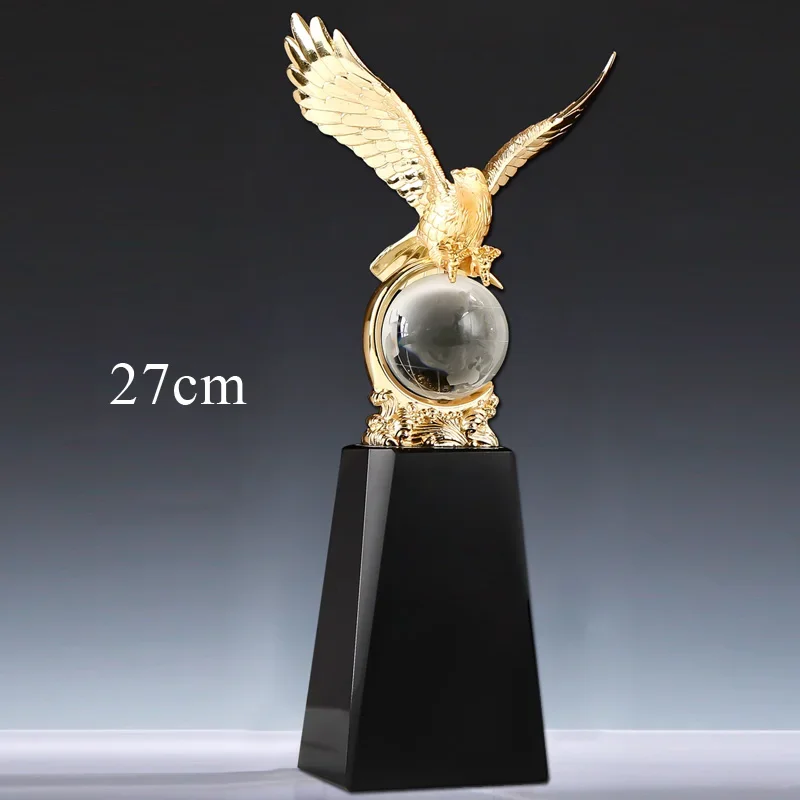 

Металлический трофей Eagle Plus с кристаллами