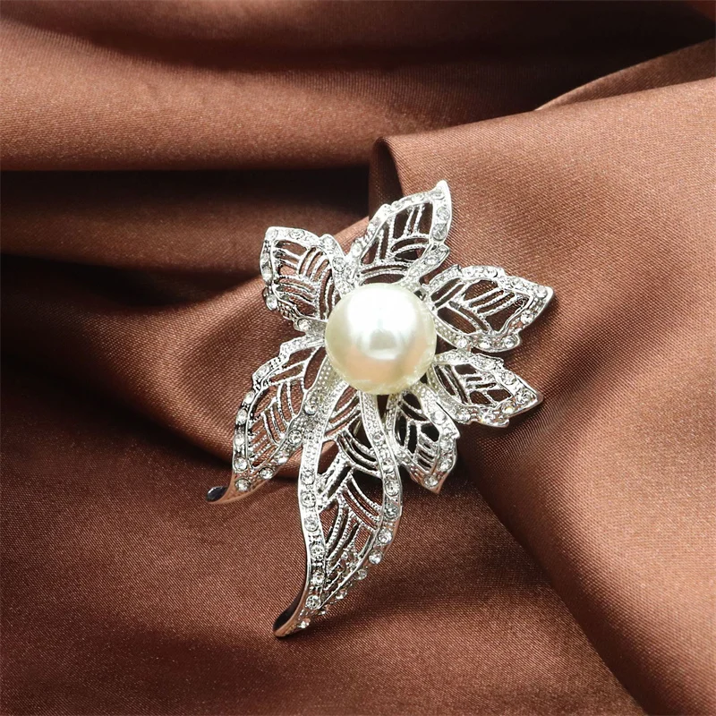 

Fashion high-end rhinestone garland brooch brooch corsage women's simple accessories pearl flower series