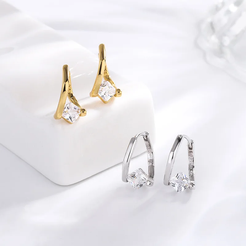 

2023 New S925 Sterling Silver Super Sparkling Square Zirconium Earrings for Women A Pair of Fashion and Simple Style Earrings