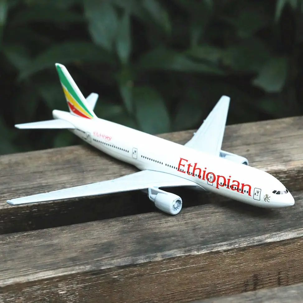 

Ethiopian Airlines B777 Airplane Alloy Diecast Model 15cm World Aviation Collectible Souvenir Ornament Miniature