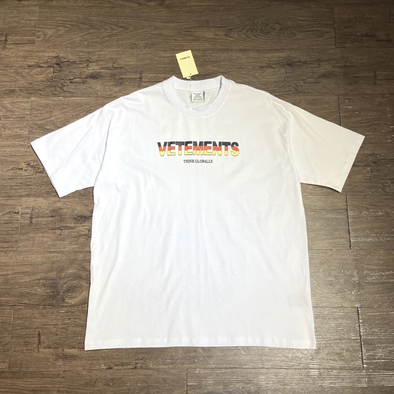 

Flag Limited Edition Vetements Round Neck Loose T Shirts Simple and Neutral The Collar of The Pullover Men Women T-shirt