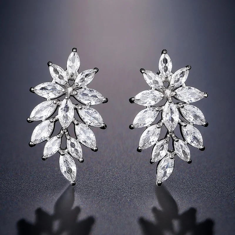 

Fashion Vintage Leaf White Color Zircon Stud Earrings for Womens Wedding Jewelry Party Accessories Gifts