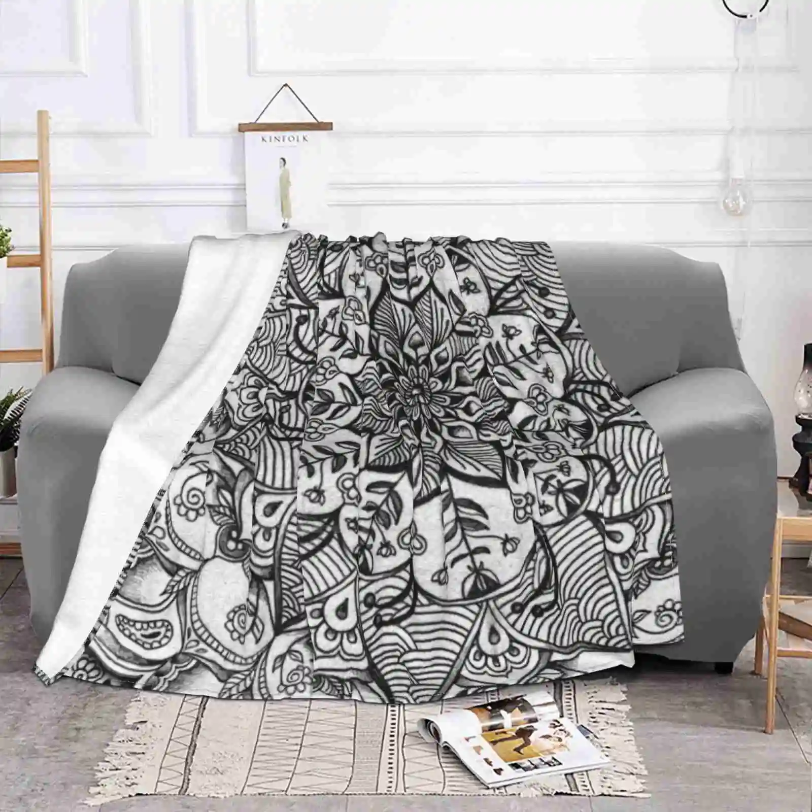 Оттенки серо-моно с цветочными каракулями модное мягкое теплое одеяло Micklyn Grey Mono