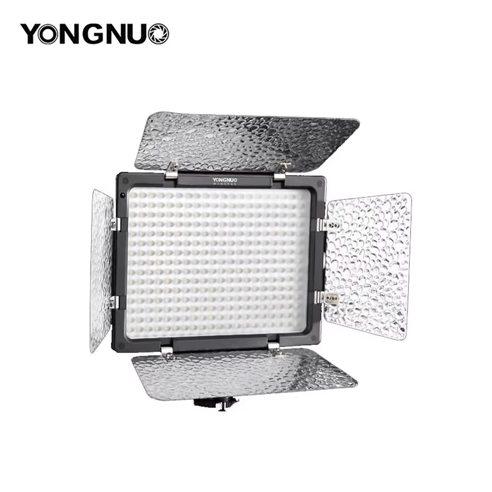 Фото Светодиодный видеосвет YONGNUO YN300 III 3200-5600K для фотостудии, портретной съемки, видеоблогинга, прямых трансляций и интервью №2