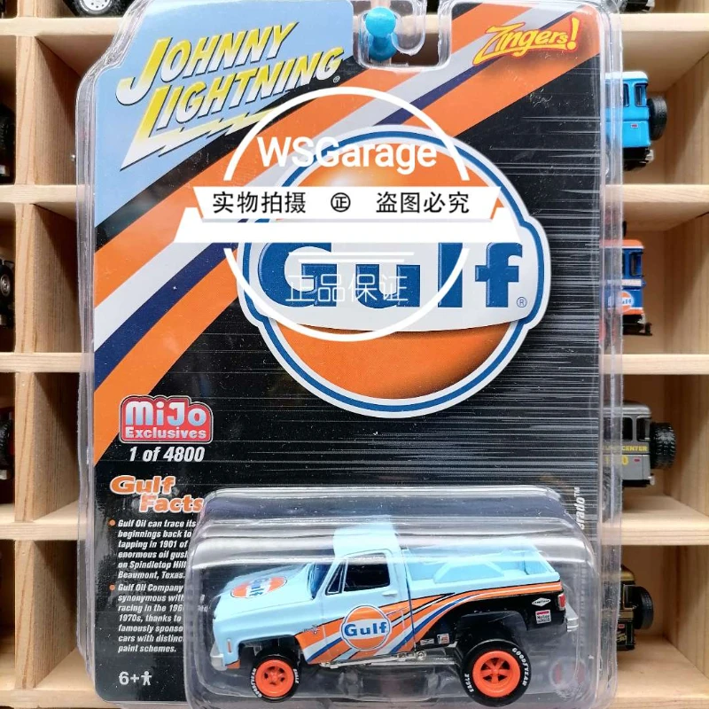 

Johnny Lightning 1:64 1980 Silverado PICKUP GULF Limited Collection Die Casting Alloy Car Model Ornament