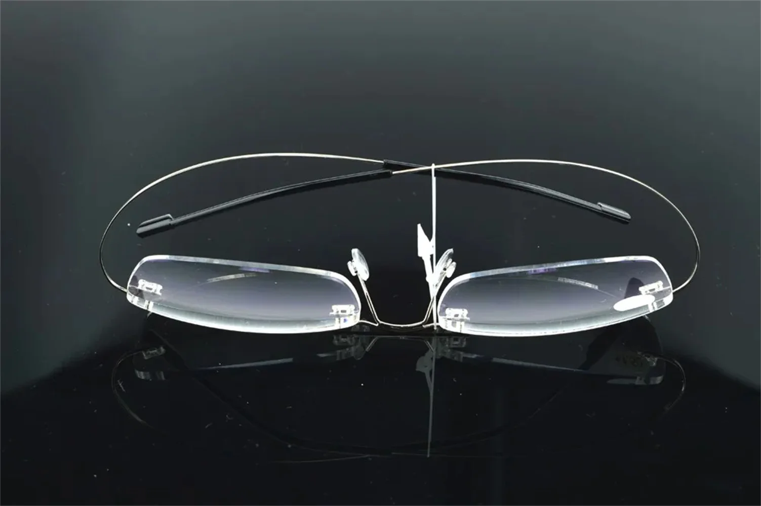 Ограниченная поставка серебряных прогрессивных очков для чтения